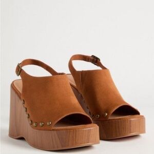 Peep-Toe Platform Wedge (WW)